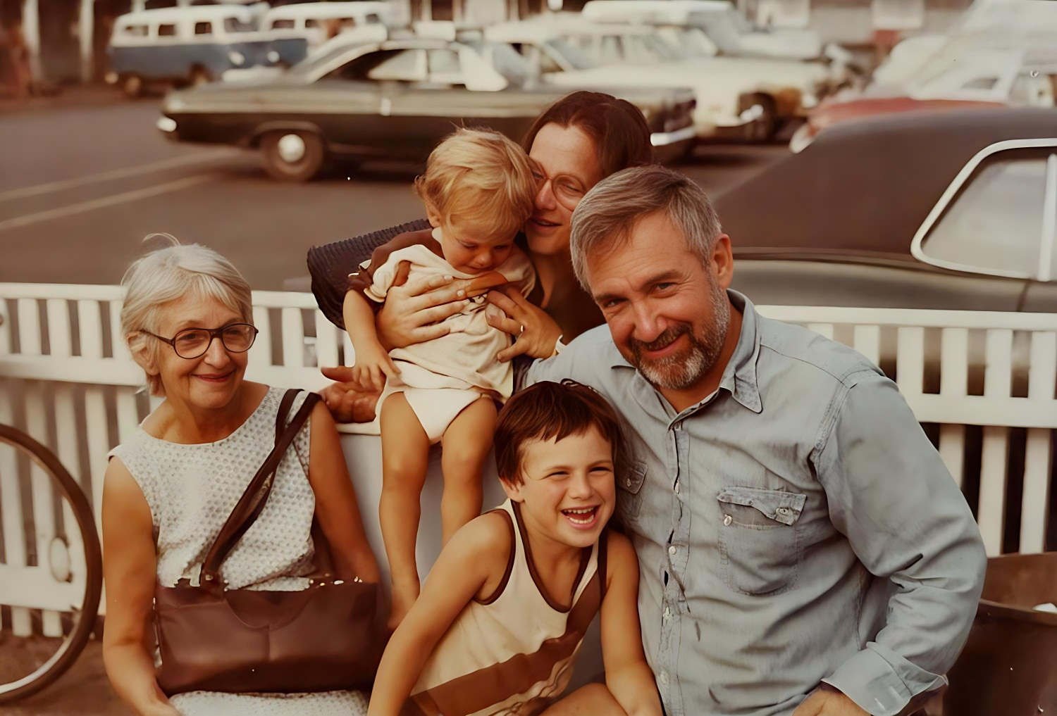 1985_08_xx_5_Gianutsos_on_dock_in_Nantucket.jpeg