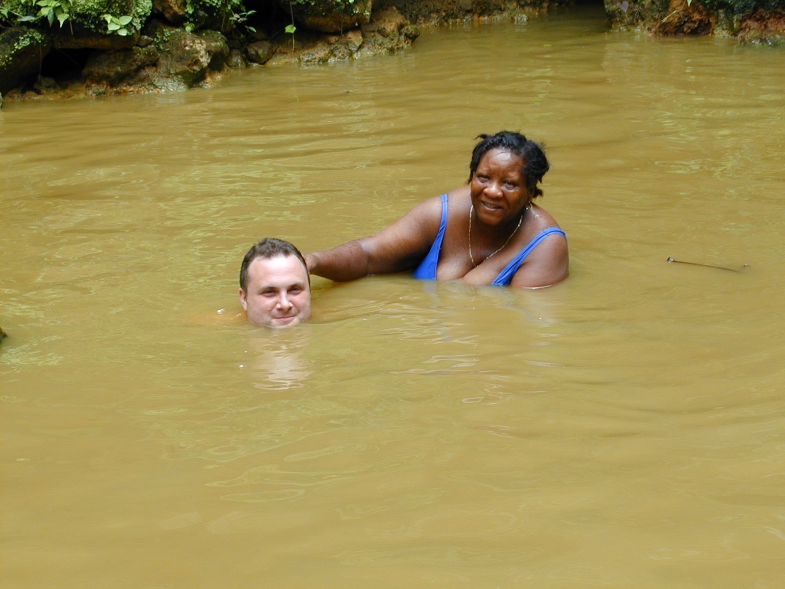 2001_08_xx_Martha_and_Gerry_in_the_swimming_hole_in_Grenada.jpg